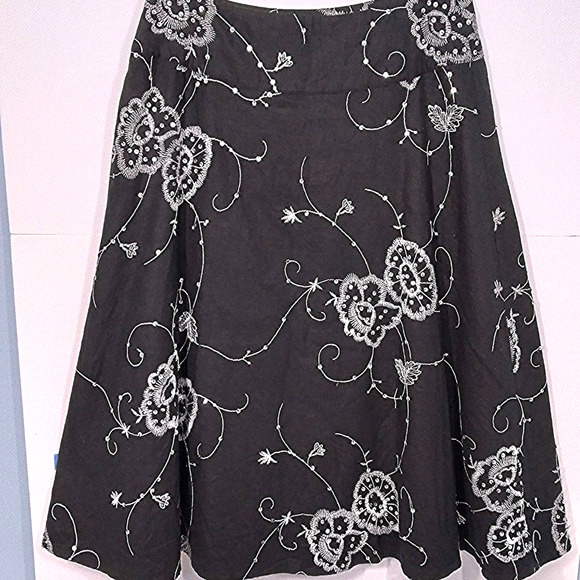 Carole Little Dresses & Skirts - 3/$25💦 Carole Little embroidered sequin skirt